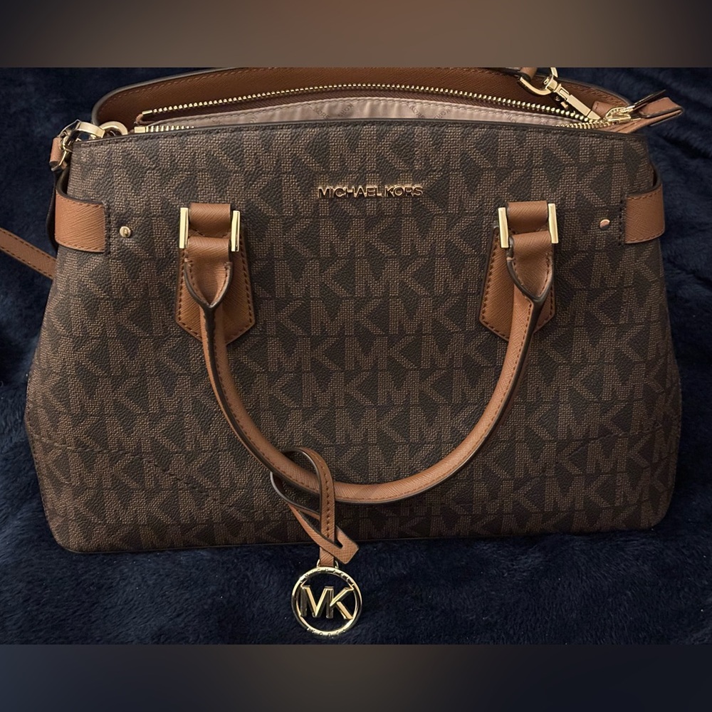 Michael Kors Brown Signature Tote Bag. Approx. 14’’ X 10’’ like new.